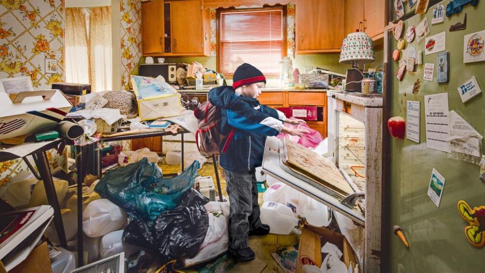 HT_hoarder_home_07_jef_150415_16x9_992.j