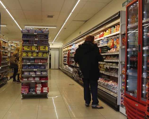 Supermercado en Argentina. REUTERS/Enrique Marcarian 