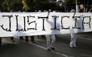 Alumnos de la escuela mexicana de Ayotzinapa y parientes de los estudiantes desaparecidos manifiestan en Acapulco el 19 de noviembre de 2014 (AFP | Pedro Pardo)