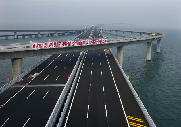 Le pont de Qingdao en Chine, le 30 juin 2011 _ 3