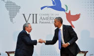 Obama saluda a Castro en la VII Cumbre