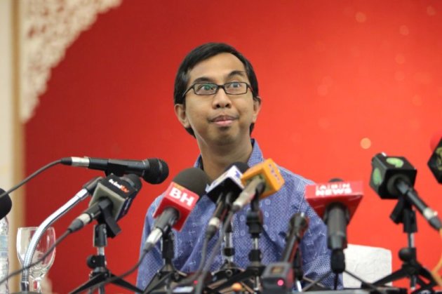 Syed Azmi Alhabshi speaks at a press conference at Kelab Golf Seri Selangor, October 25, 2014. — Picture by Choo Choy May