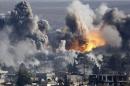 Militantes suicidas del Estado Islámico atacan la ciudad fronteriza siria de Kobani