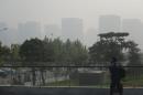 Cina avvolta dallo smog: voli a terra e strade chiuse   a Tientsin