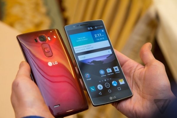 不怕屈不怕刮! LG G Flex 2 彎曲手機第二代完全進化 [圖庫+影片]