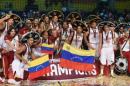 Jugadores de la selección venezolana celebran su victoria ante Argentina en Ciudad de México el 12 de septiembre de 2015