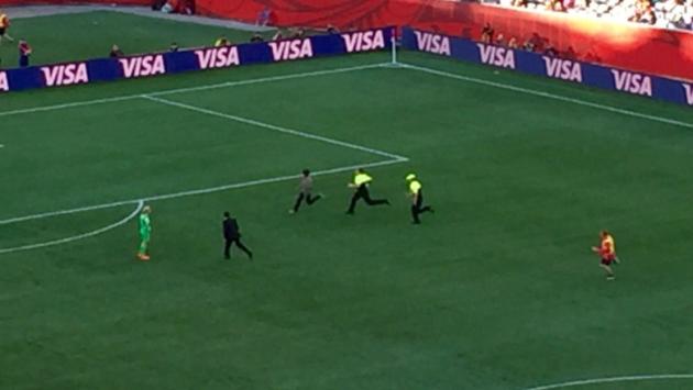 FIFA Women's World Cup: Spectator runs on field, China coach ejected