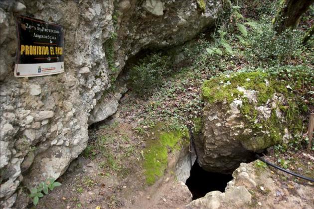 En la imagen, vista de la entrada de la cueva de El Sidrón, en la región de Asturias, donde vivieron neandertales. EFE