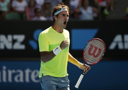 Is it a bee? Is it a blister? Federer doesn't know