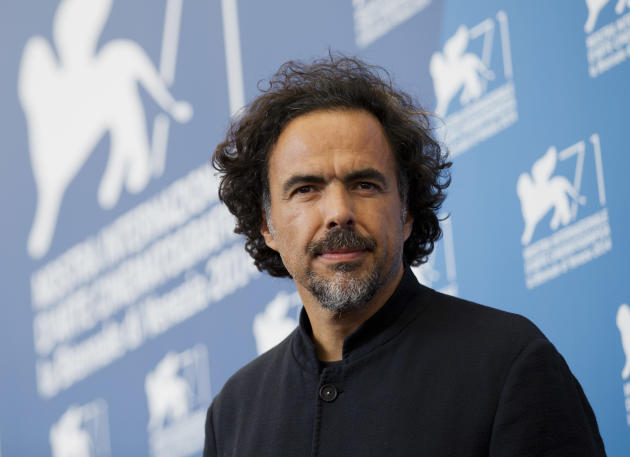 En esta foto del 27 de agosto del 2014, el director mexicano Alejandro González Iñárritu posa con motivo de la presentación de "Birdman" en el Festival de Cine de Venecia, en Venecia, Italia. (AP Foto/Andrew Medichini, Archivo)