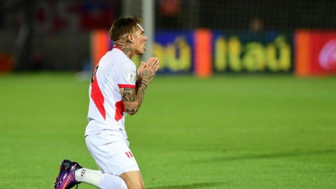 O atacante do Peru Paolo Guerrero em partida contra o Chile, em Santiago, no dia 11 de outubro de 2016