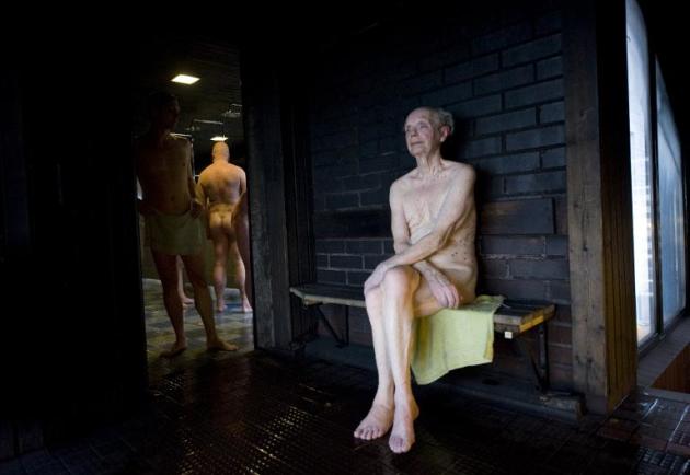 (Arquivo) Homens finladeses em uma sauna pública em Helsinki, no dia 15 de abril de 2011