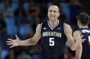 El jugador de Argentina, Manu Ginóbili, gesticula tras anotar un canasto durante un partido ante Nigeria en el básquetbol de los Juegos Olímpicos el domingo, 7 de agosto de 2016, en Río de Janeiro. (AP Photo/Charlie Neibergall)