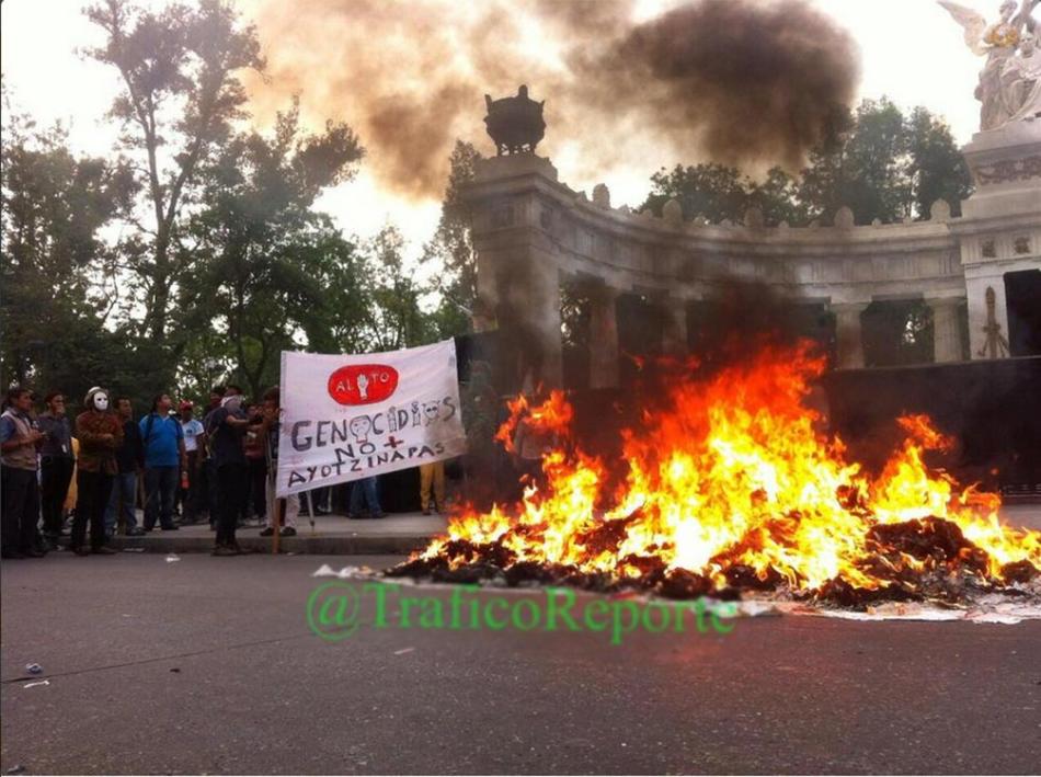 Queman propaganda electoral tras mitin por caso Ayotzinapa