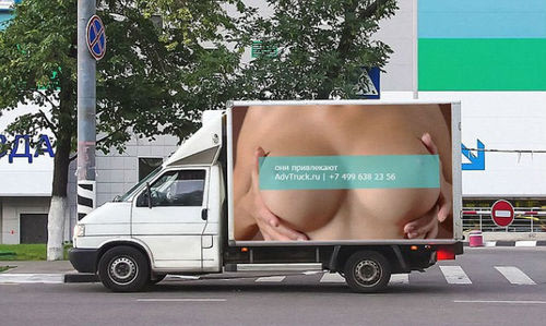 Na Rússia, publicidade com nudez causa 517 acidentes em Moscou 9eafbcb4c52f2570a79a9c6abb21e8e3