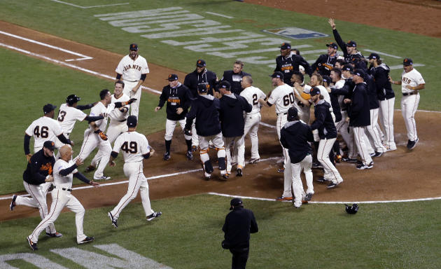 Ishikawa 3-run homer sends Giants to World Series