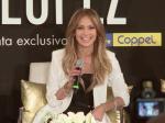 Jennifer Lopez lança linha de roupas populares