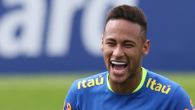 Neymar revela com quem gostaria de tirar um selfie
