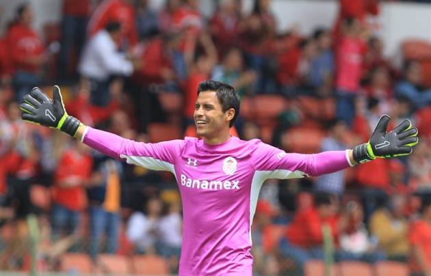 MEX19. TOLUCA (MÉXICO), 21/09/2014.- El portero de Toluca Alfredo Talavera celebra un gol de su equipo ante Monterrey hoy, domingo, 21 de septiembre de 2014, durante un juego correspondiente a la jorn