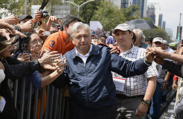 “La tercera es la vencida”, dice AMLO rumbo a 2018. Al encabezar del “sorteo” de las candidaturas a diputados federales plurinominales del partido Morena, su fundador Andrés Manuel López Obrador