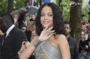 Rihanna enivre ses fans à Paris, sur les Champs-Elysées