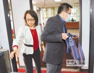 陳致中、黃睿靚夫妻昨到高等法院出庭。（趙雙傑攝）