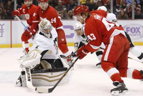 Red Wings fight back late to win in OT against Penguins, 4-3 201410232017730522445-p5