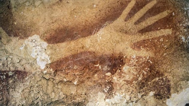 Pinturas prehistóricas de 39.000 años de antigüedad descubiertas en la isla de Célebes (EFE)
