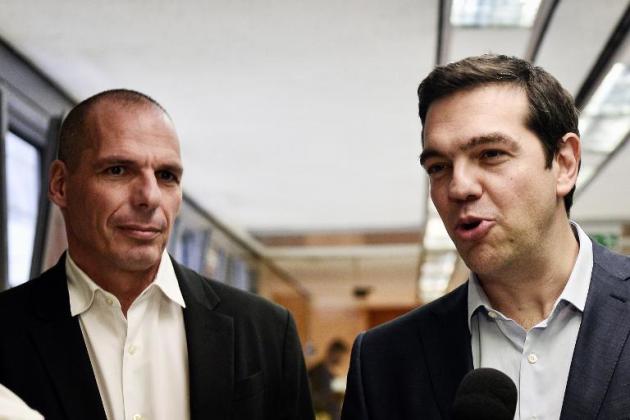 Le ministre grec des Finances, Yanis Varoufakis (g) et le Premier ministre Alexis Tsipras, le 27 mai 2015 à Athènes
