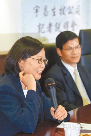 圖為2007年，蔡英文（左）、翁啟惠為宇昌案召開記者會。（本報資料照片）