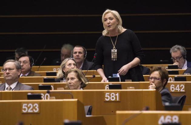 La présidente du Front national prend la parole lors d'une session au Parlement européen le 25 févier 2015 à Bruxelles