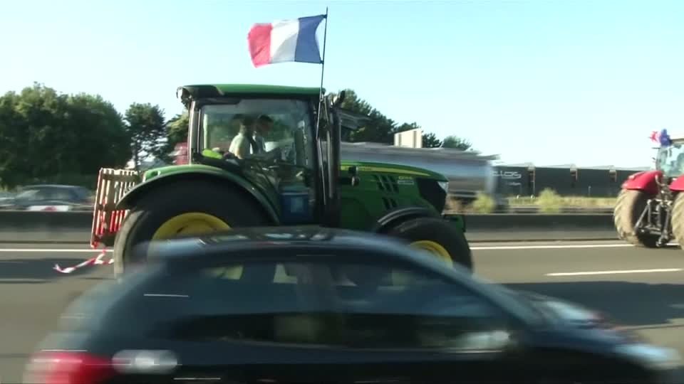 ... Paris in farmers protest | Watch the video - Yahoo Finance Singapore