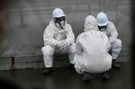 (Nov/2014) Funcionários da central de Fukushima em um intervalo de trabalho