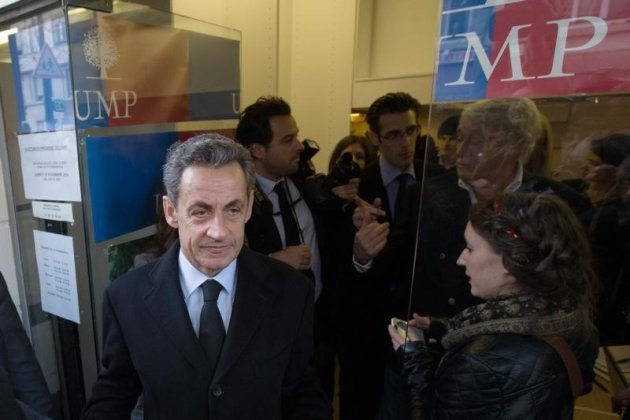 Nicolas Sarkozy, redevenu chef de l'opposition de droite deux ans et demi après sa défaite à la présidentielle, est confronté au défi du rassemblement face à des rivaux plus déterminés que jamais à lui contester sa prééminence de fait pour 2017. /Photo prise le 29 novembre 2014/REUTERS/Philippe Wojazer