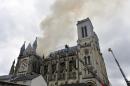 Incendie spectaculaire d'une basilique à Nantes