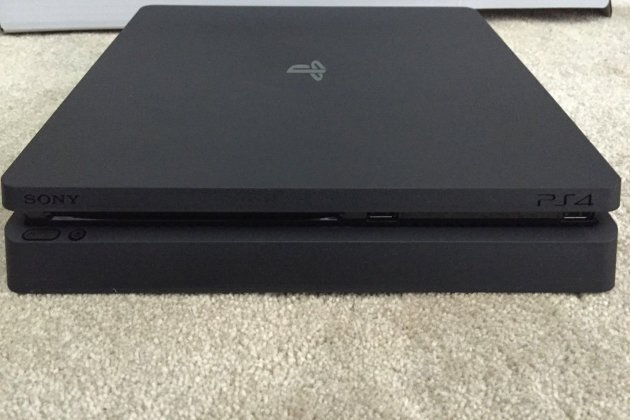 網上流出的 PS4  slim 照片