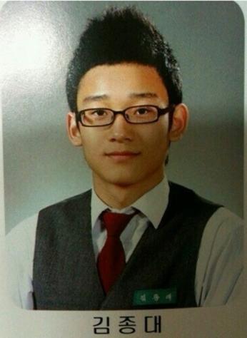 EXO Chen，青澀的畢業照公開..不變的美男外貌「引人矚目」