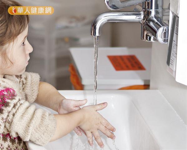 落實勤洗手和戴口罩等自主衛生管理，有助預防腸病毒感染。