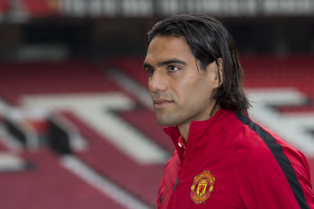 Manchester United&amp;#39;s new player Radamel Falcao walks across the pitch at Old Trafford Stadium, Manchester, England, Thursday Sept. 11, 2014. The Colombian striker Falcao joined on a season-long loan deal from Ligue 1 side Monaco as Louis van Gaal looks to bolster his attacking options. (AP Photo/Jon Super)