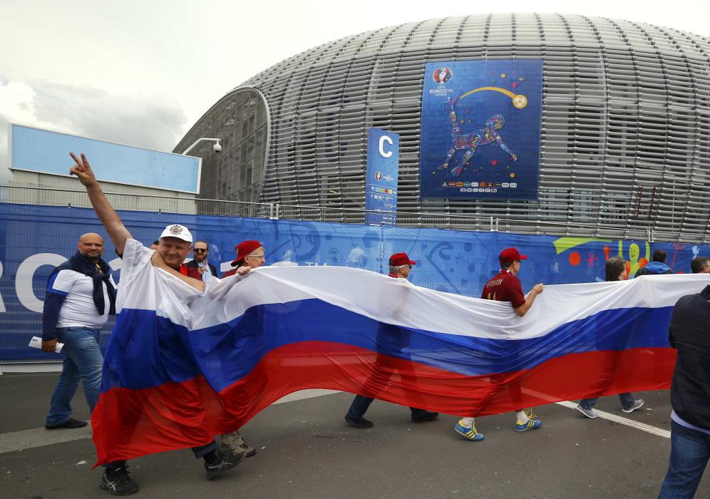 Russia v Slovakia - EURO 2016 - Group B