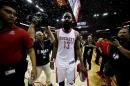 James Harden, de los Houston Rockets, abandona la cancha tras la victoria sobre los visitantes Los Angeles Clippers en las semifinales de la Conferencia Oeste de la NBA el 17 de mayo de 2015