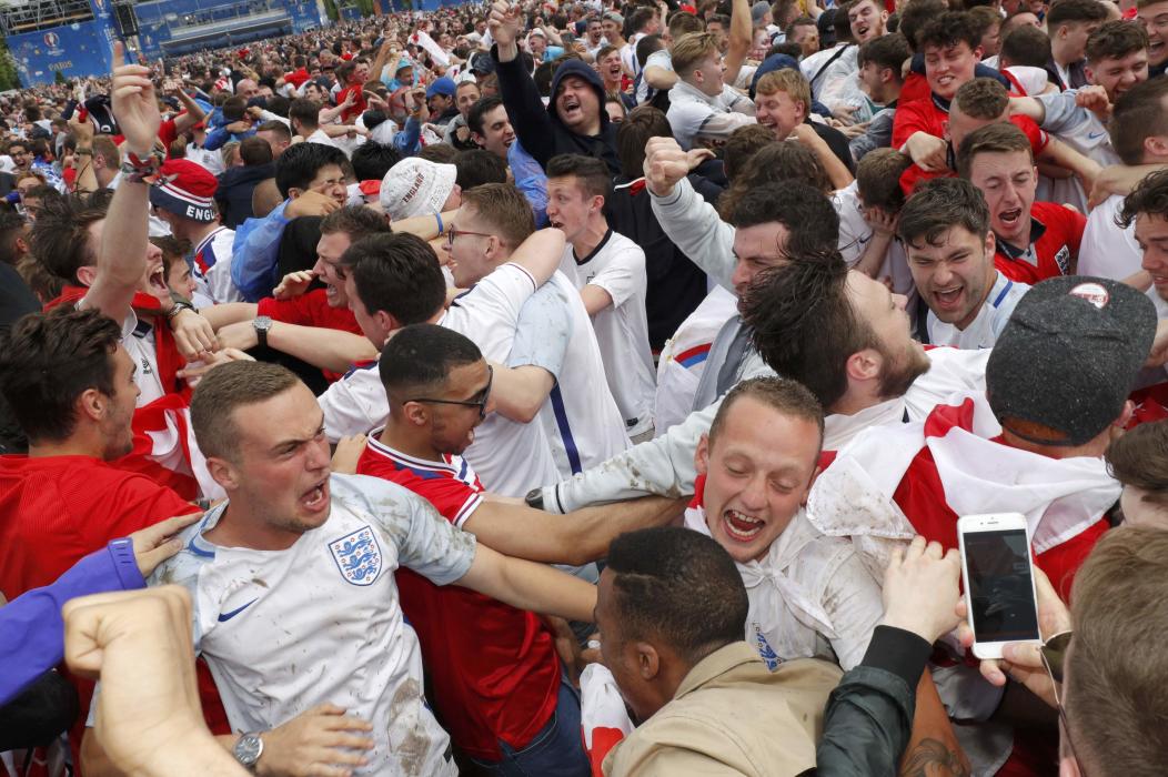 England fans react as they watch a EURO 2016 match in Paris