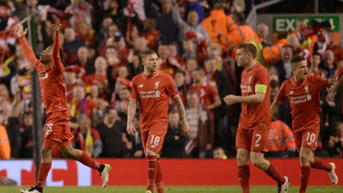 Jogadores do Liverpool comemoram gol durante partida contra o Villarreal, em Liverpool, no dia 5 de maio de 2016
