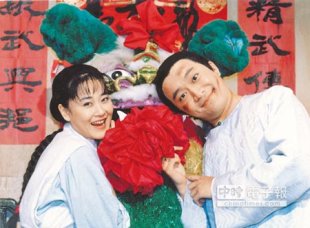 ↑湯志偉演《京城四少》少爺「玉官」（右）很討人喜歡，歡歡最後嫁給他。（資料照片）