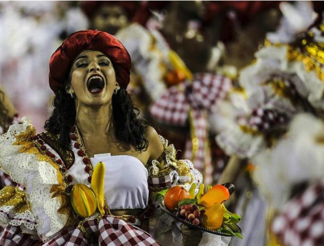 GRA039. RIO DE JANEIRO, 16/02/2015.- La escuela de Samba Acadêmicos do Salgueiro realiza su desfile en el primer día de los famosos desfiles de las escuelas de samba del Grupo Especial de Río de Janei