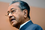 Tun Dr Mahathir Mohamad says BR1M increases the tendency towards personal dependence on the governmnet even for one&#39;s income. – The Malaysian Insider file pic, November 14, 2014.