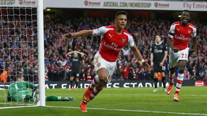 Football - &#39;Dangerous&#39; Alexis Sanchez delights Wenger