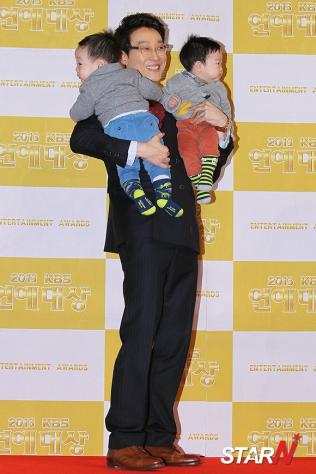 李輝宰家庭，為歲月號受害者捐獻1億韓元「作為父母非常心疼」