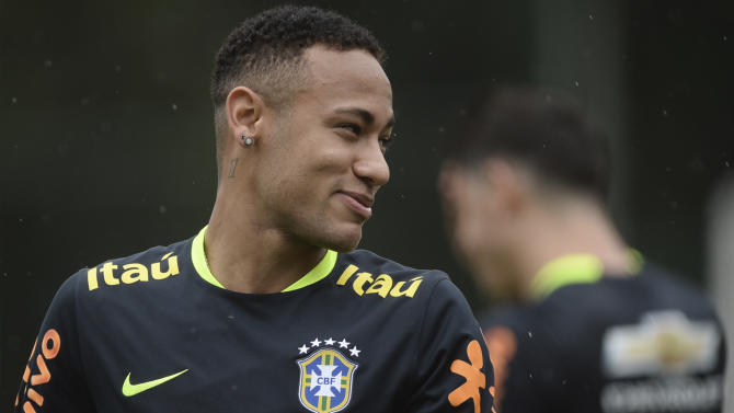 Neymar publica foto da SeleÃ§Ã£o em aviÃ£o: "partiu Peru"