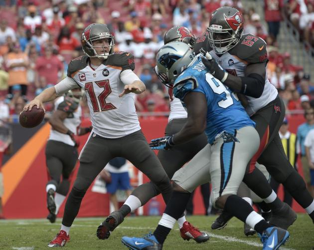 Tampa Bay Buccaneers mariscal de campo Josh McCown (12) durante el segundo trimestre de un partido de fútbol de la NFL contra los Carolina Panthers Domingo, 07 de septiembre 2014, en Tampa, Fla. (AP Photo / Phelan M. Ebenhack)